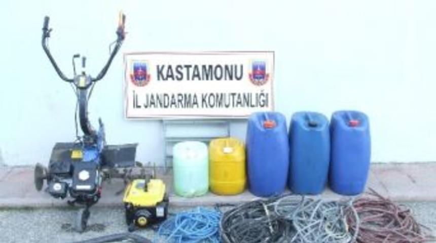Jandarma, Hırsızlık Zanlısı 3 Kişiyi Yakaladı