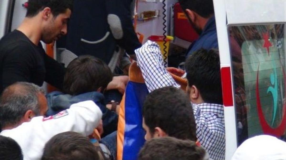 Kızıltepe'de Bı&ccedil;aklı Kavga: 1 Yaralı