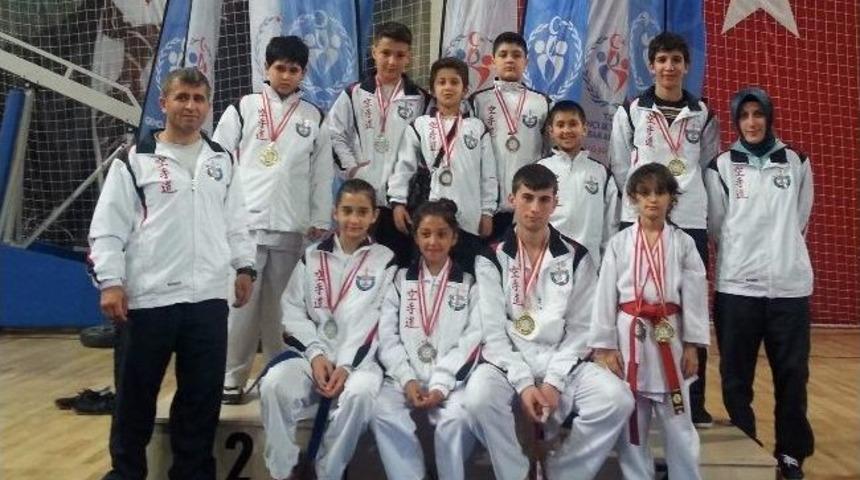 Yenişehirli Karatecilerin B&uuml;y&uuml;k Başarısı