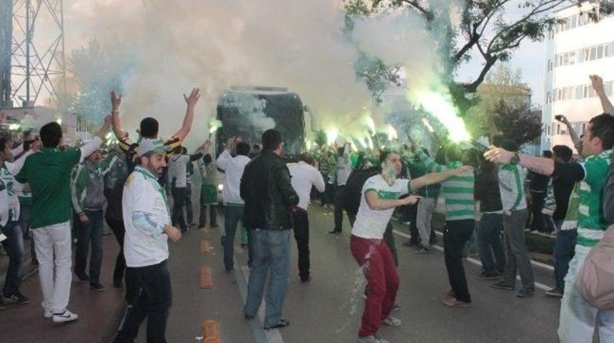 Bursaspor Stadyuma Şampiyon Gibi Geldi