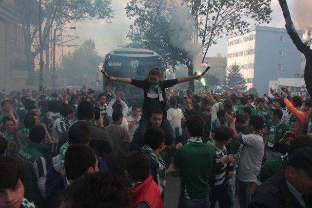 Bursaspor Stadyuma Şampiyon Gibi Geldi 1
