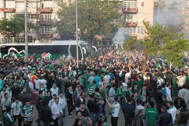 Bursaspor Stadyuma Şampiyon Gibi Geldi 2