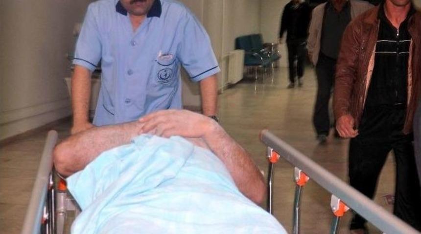 Su Kanalındaki K&ouml;pr&uuml; İnşaatı &Ccedil;&ouml;kt&uuml;: 3 Yaralı