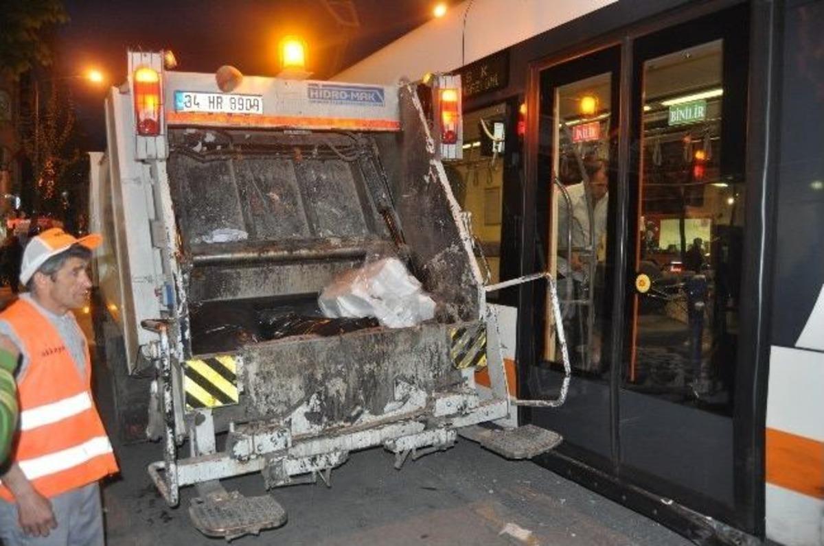 Tramvay İle &Ccedil;&ouml;p Kamyonu &Ccedil;arpıştı