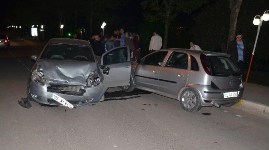 Alkoll&uuml; Araba Kullanan Şahıs 2 Araca &Ccedil;arparak Durabildi