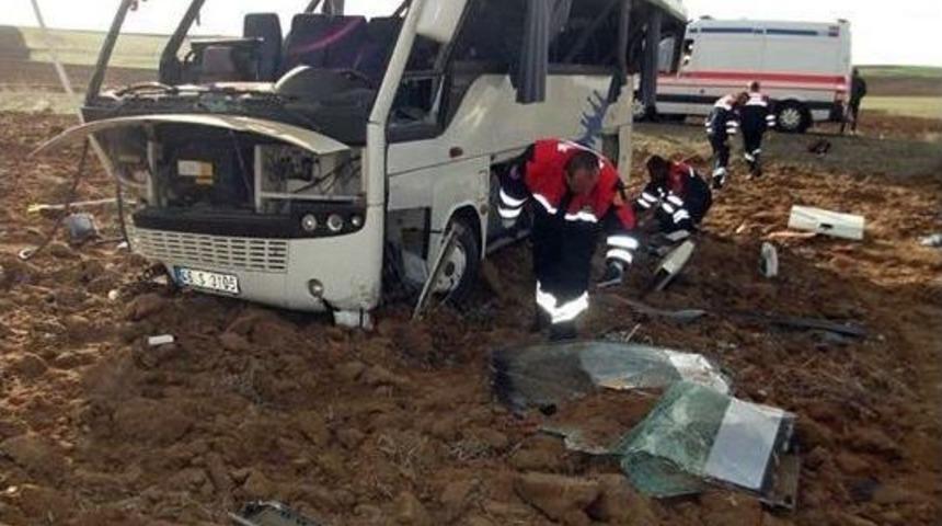 Nevşehir&rsquo;de &Ouml;ğrenci Servisi Devrildi: 1 &Ouml;l&uuml;, 20 Yaralı