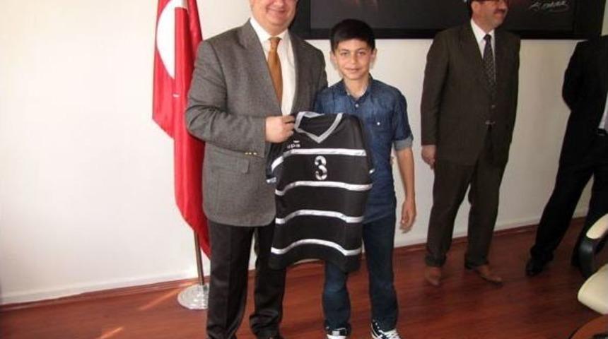 Başarılı Sporculara &Ouml;d&uuml;l