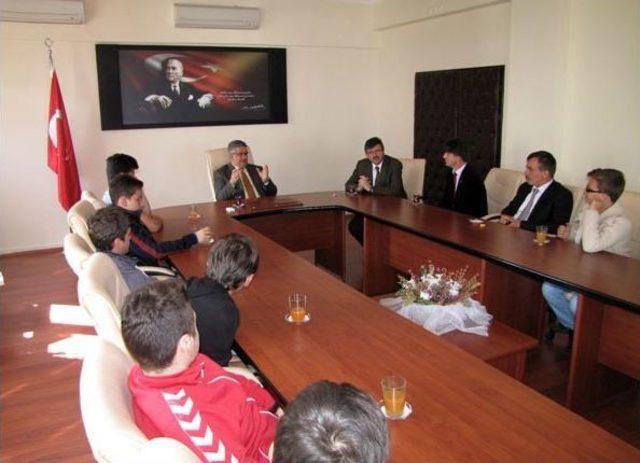 Başarılı Sporculara &Ouml;d&uuml;l 1