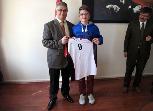 Başarılı Sporculara &Ouml;d&uuml;l 2