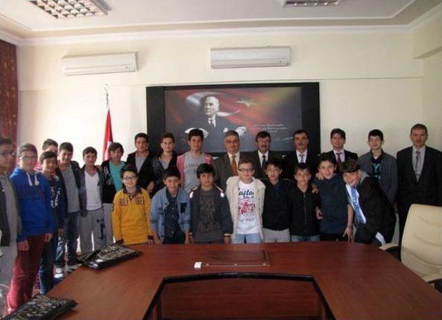 Başarılı Sporculara &Ouml;d&uuml;l 3