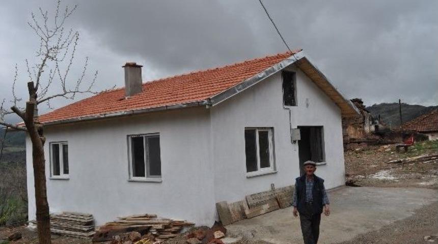 Demirci'de Evi Yanan Vatandaşa Devlet Sahip &Ccedil;ıktı