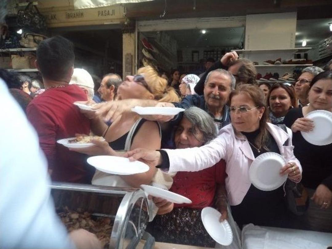 Kurutulmuş Yemek Ziyafetinde İzdiham