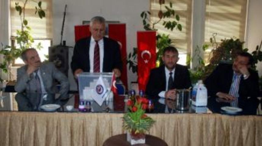 Aydın Diva-sen Bir &Uuml;yesini Umreye G&ouml;nderiyor