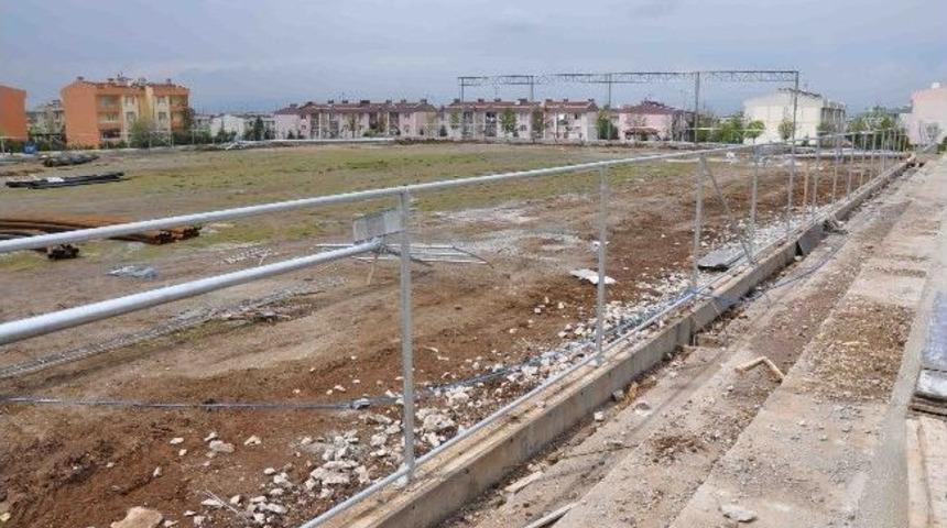 Arslanbey&rsquo;deki Futbol Sahasında &Ccedil;alışmalar Devam Ediyor