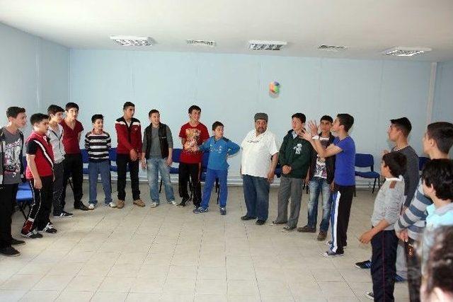 Hem Eğleniyor, Hem Meslek Öğreniyorlar 2