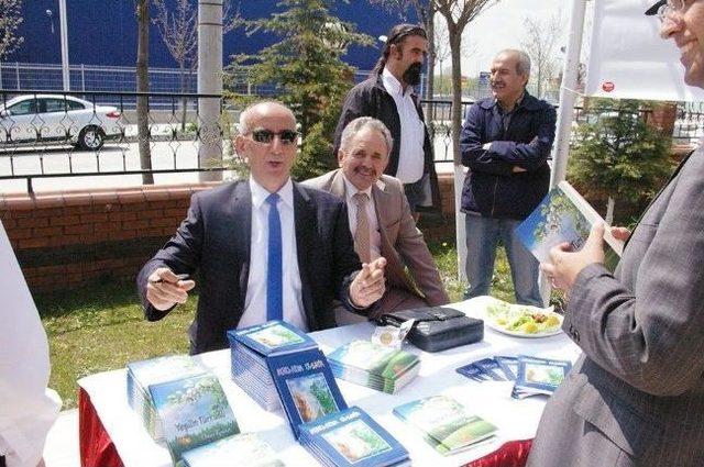 &Ccedil;evreci Şairden   yeşilin T&uuml;rk&uuml;s&uuml;   Kitabı 1