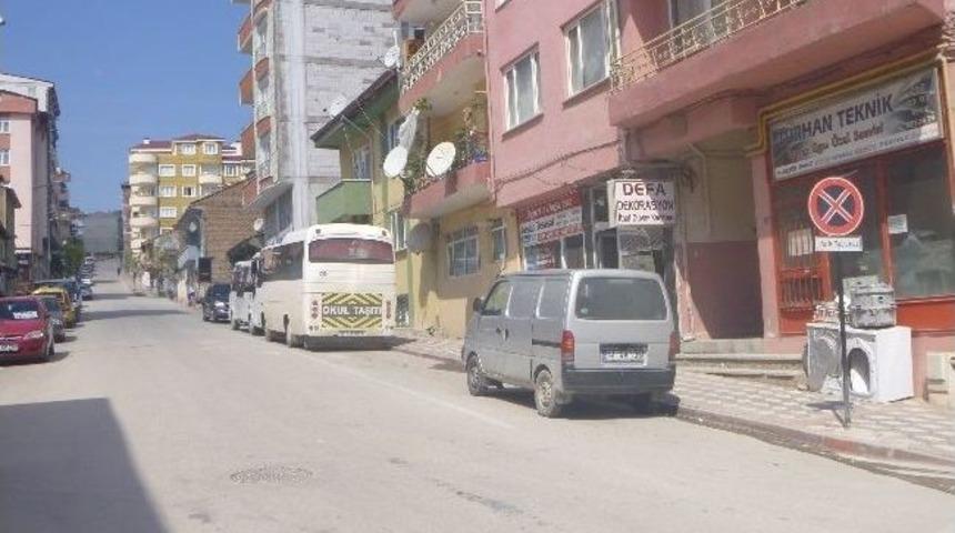 Uyarı Levhasına Rağmen Yasak Parklar S&uuml;r&uuml;yor