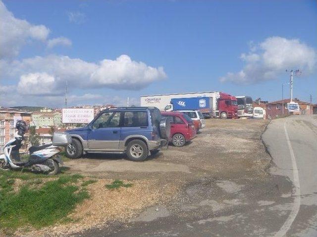 Uyarı Levhasına Rağmen Yasak Parklar S&uuml;r&uuml;yor 2