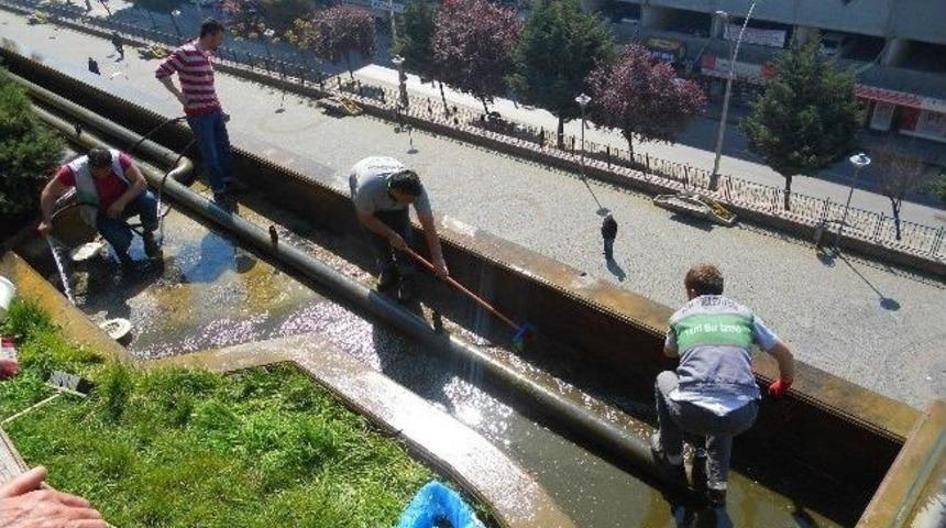 Saat Kulesi Altında Bulunan Şelale Bakıma Alındı