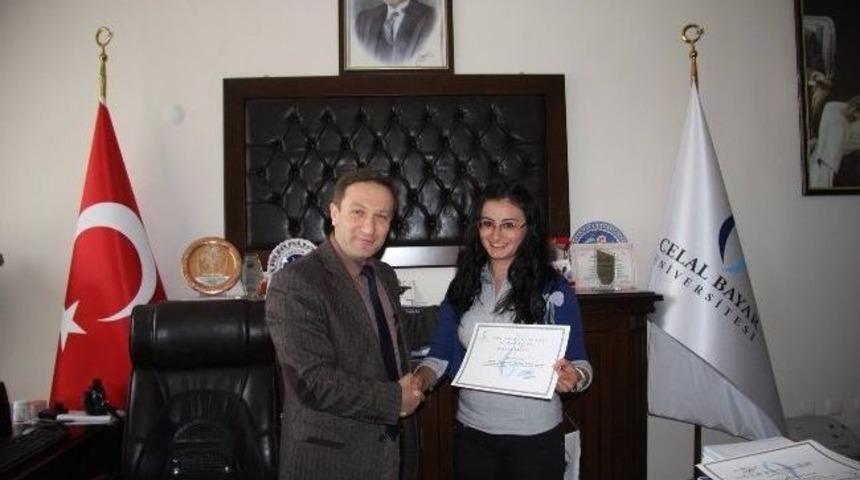 Demirci Eğitim Fak&uuml;ltesi'ne Birincilikle Yerleşen &Ouml;ğrencilere &Ouml;d&uuml;l