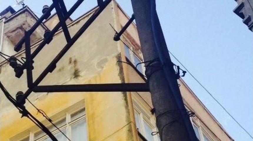 Eski Elektrik Direkleri Tehlike Sa&ccedil;ıyor