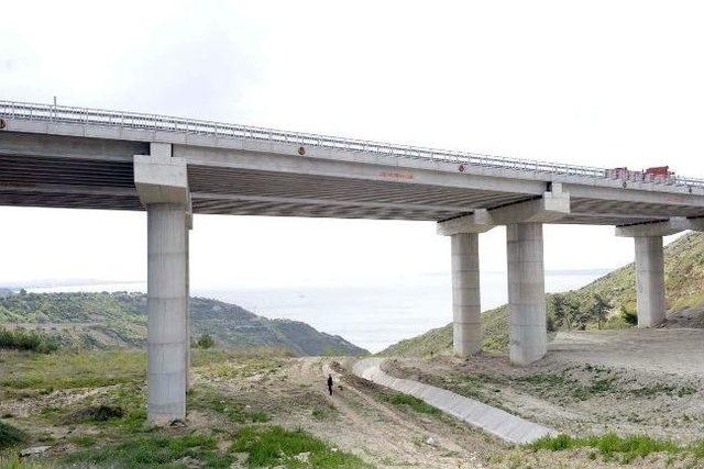 &Ccedil;anakkale-izmir Yolunda B&uuml;y&uuml;k Tehlike 1