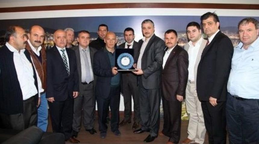 Başkan &Ouml;z&rsquo;e Y&ouml;r&uuml;klerden Ziyaret