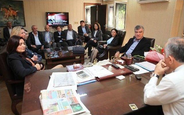 Bayraklı ya Chp İl Yönetiminden Tebrik Ve Övgü 1