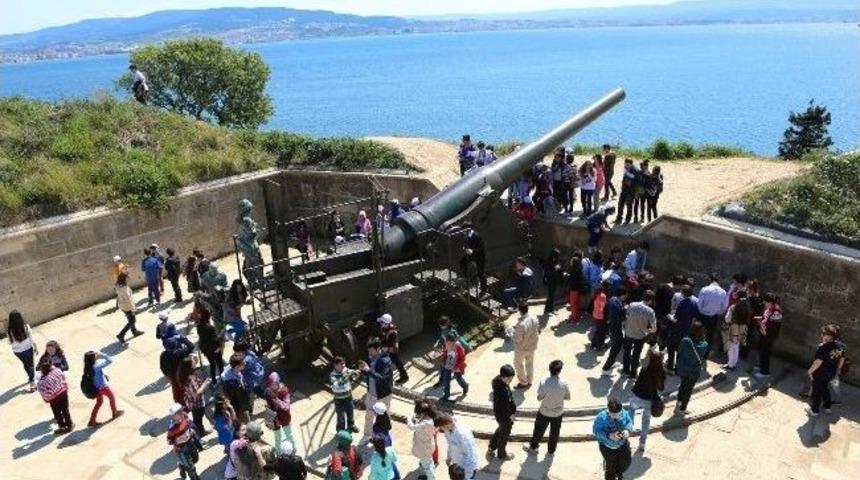 12 Bin Başakşehirli &Ccedil;anakkale Yolunda