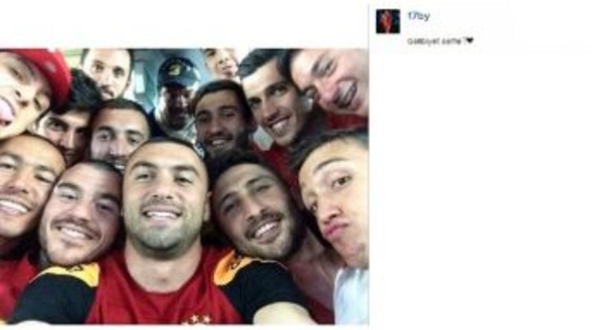 Galatasaraylı Futbolculardan Galibiyet Selfie'si