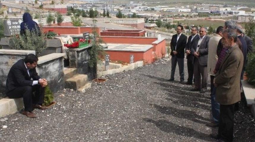 Dr. Ersin Arslan Kabri Başında Anıldı