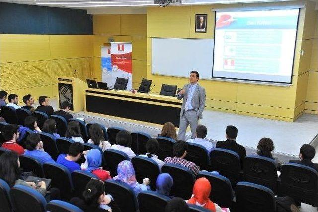 Sa&uuml;&rsquo;de Yazılım Sekt&ouml;r&uuml;nde Kariyer Planlama Konferansı D&uuml;zenlendi 3
