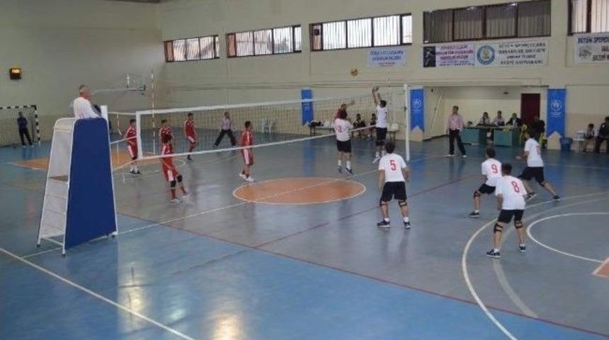Voleybol Grup Ma&ccedil;ları Besni&rsquo;de Başladı