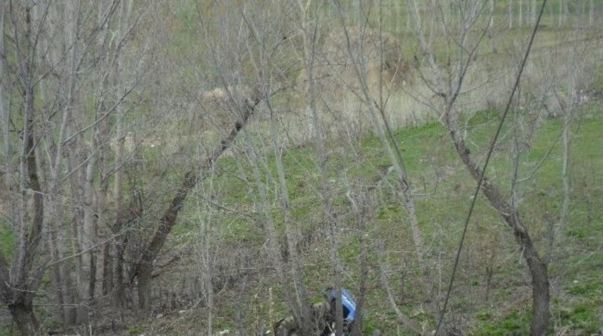 Trakt&ouml;r Dereye Yuvarlandı: 1 Yaralı