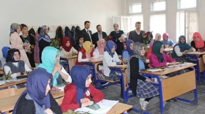 Rabia Hatun Kız Anadolu İmam Hatip Lisesi &Ouml;ğrencilerine G&uuml;l Ve Kitap Dağıtımı
