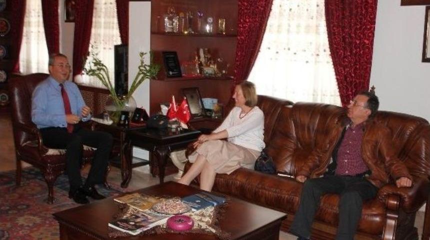 Eski Bakan Selma Aliye Kavaf, &Uuml;nver'i Ziyaret Etti