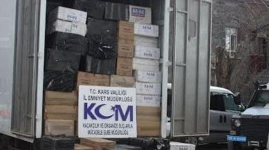 Kars&rsquo;ta 3 Kilo Esrar, 38 Bin Paket Ka&ccedil;ak Sigara Ele Ge&ccedil;irildi