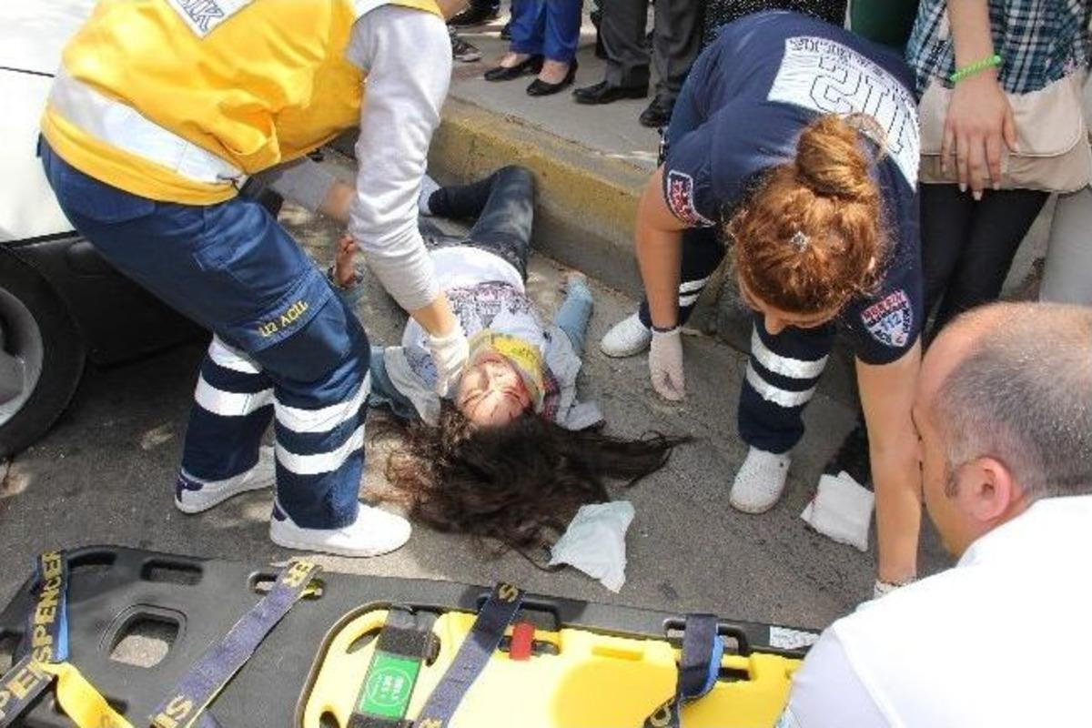 Mersin&rsquo;deki Trafik Kazasında Lise &Ouml;ğrencisi Yaralandı