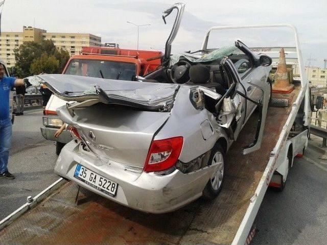 İzmir’de Altı Aracın Karıştığı Kazada Üç Yaralı Var