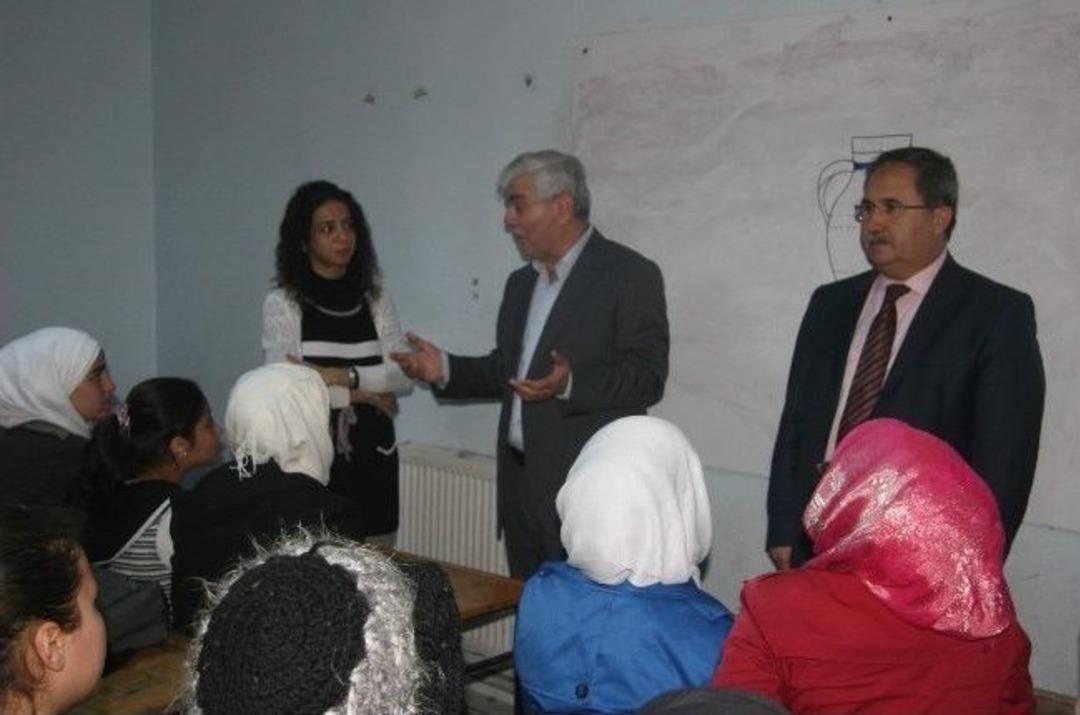 D&uuml;nya Yetimler Vakfı'ndan Suriyeli &Ccedil;ocuklara Yardım