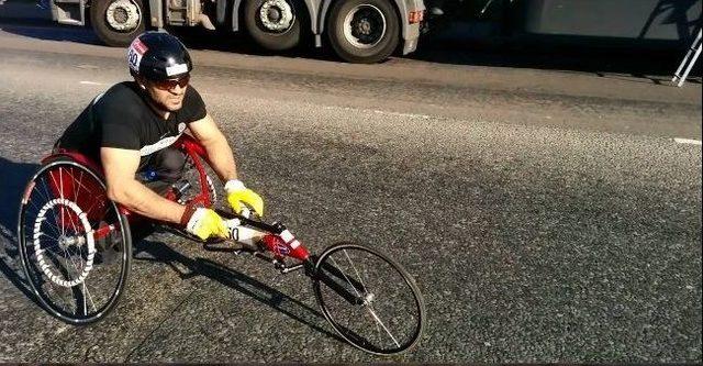 Londra’daki Tek Türk Atlet Bursa’ya Başarı İle Döndü 2