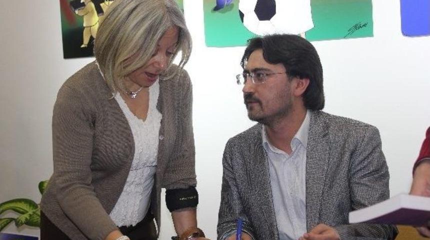 Akif Pamuk&rsquo;un 'kimlik Ve Tarih' İsimli Kitabı Okuyucularla Buluştu