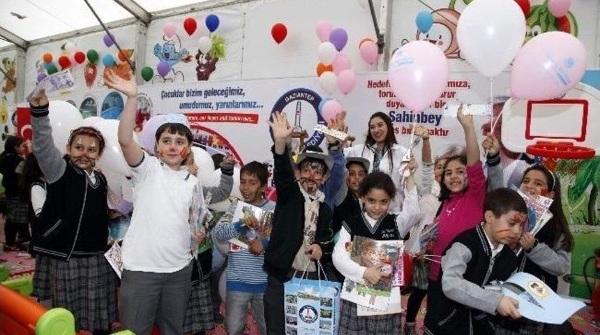 Şahinbey Belediyesi Standında &Ccedil;ocuklar Doyasıya Eğleniyor