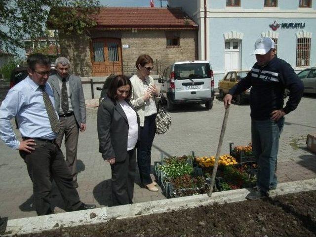 Muratlı'da Çiçeklendirme Çalışmaları Sürüyor