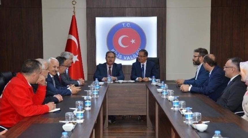 D&uuml;nya Yetimler Eğitim Vakfı&rsquo;ndan Vali Tapsız&rsquo;a Anlamlı Ziyaret