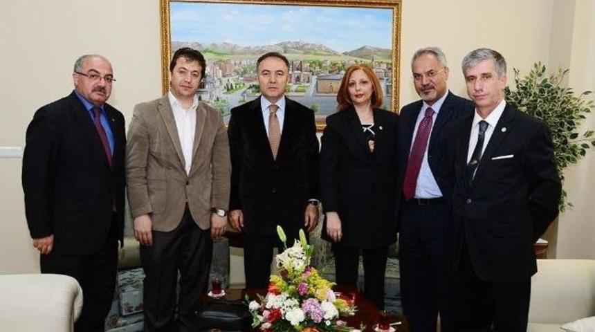 T&uuml;rkiye&rsquo;de Yılda 100 Akademisyen İntihar Ediyor