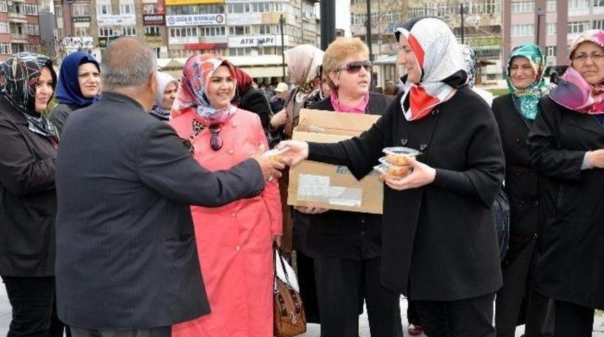 Ak Kadınlar Kutlu Doğum Haftasını Kutladı