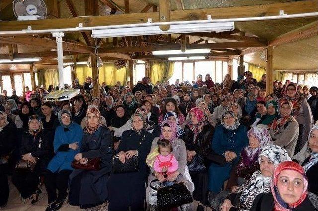 Ak Kadınlar Kutlu Doğum Haftasını Kutladı