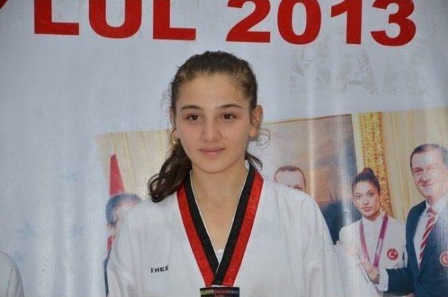 Akhisarlı 13 Yaşındaki Nuray Milli Takımda 1