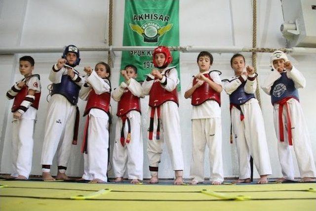 Akhisarlı 13 Yaşındaki Nuray Milli Takımda 2